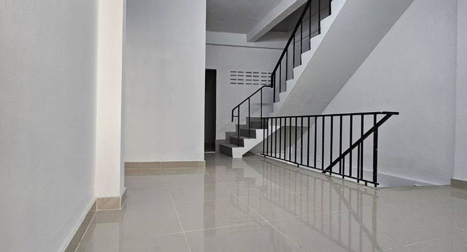 Local comercial en venta y en alquiler de 4 habitaciones en Bang Kho Laem, Bangkok