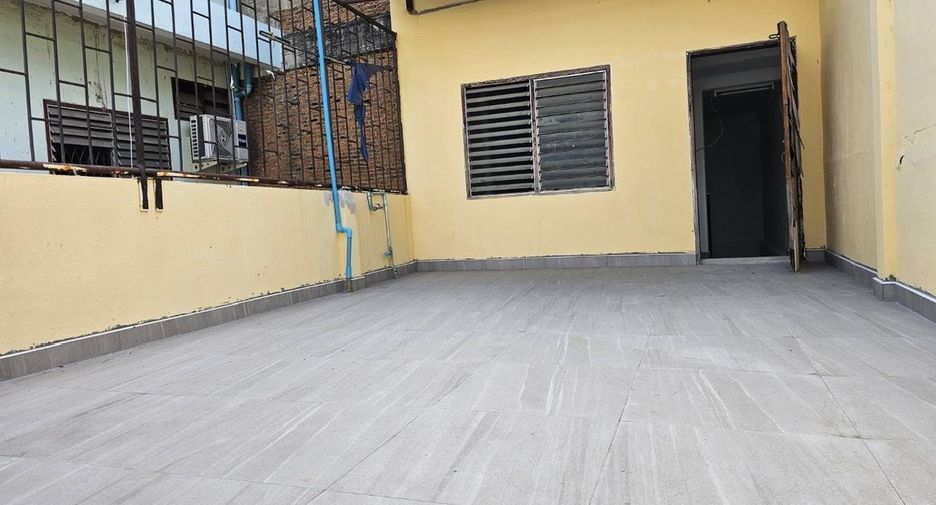 Local comercial en venta y en alquiler de 4 habitaciones en Bang Kho Laem, Bangkok