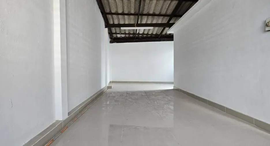 Local comercial en venta y en alquiler de 4 habitaciones en Bang Kho Laem, Bangkok