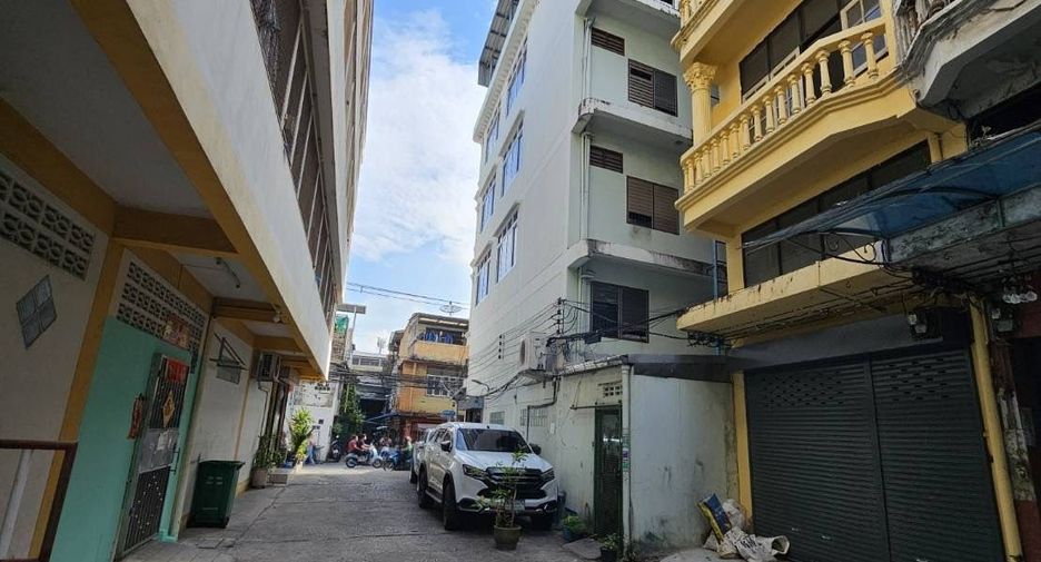 Local comercial en venta y en alquiler de 4 habitaciones en Bang Kho Laem, Bangkok