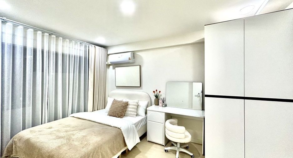 For sale 2 bedrooms condo in Phra Khanong, Bangkok