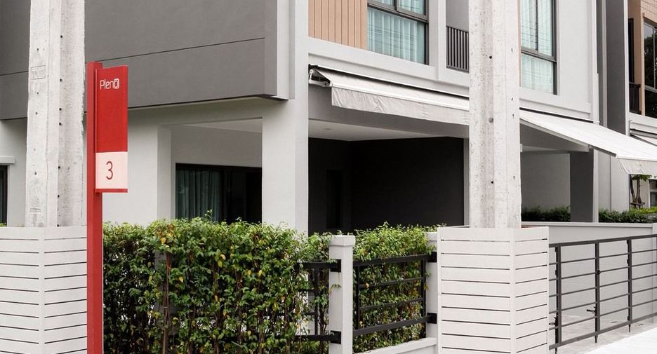For rent 3 bedrooms townhouse in Bang Phli, Samut Prakan