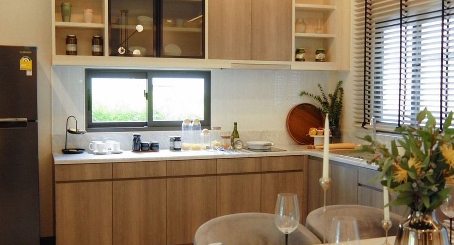 For rent 3 bedrooms townhouse in Bang Phli, Samut Prakan