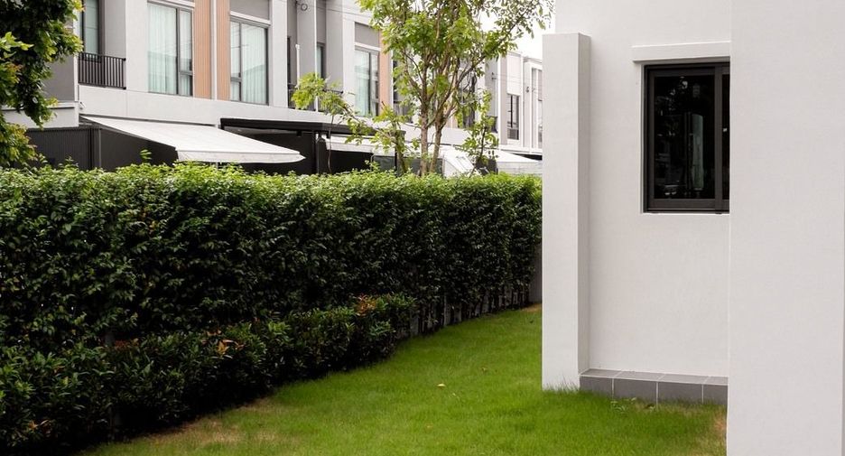 For rent 3 bedrooms townhouse in Bang Phli, Samut Prakan