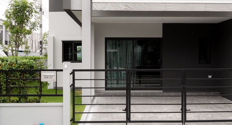For rent 3 bedrooms townhouse in Bang Phli, Samut Prakan