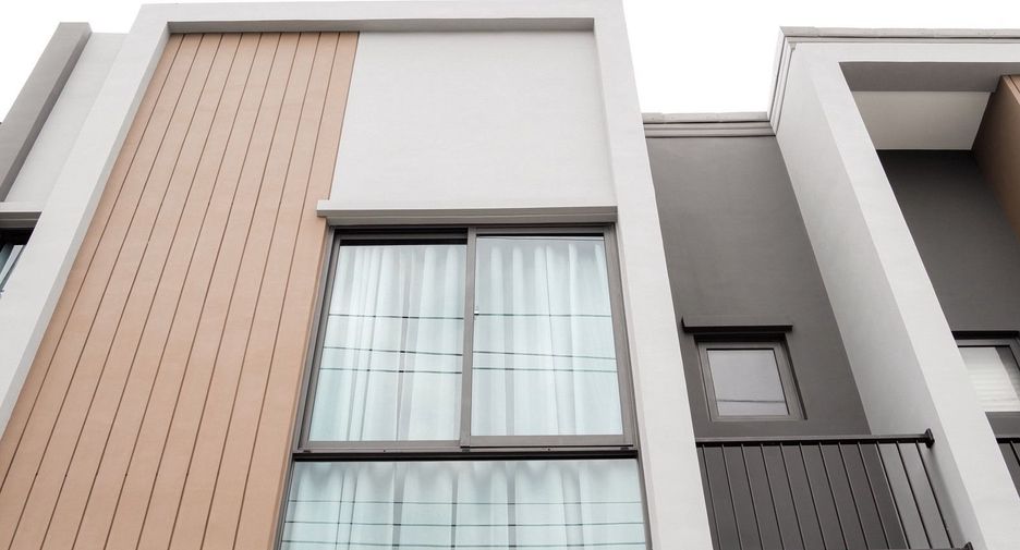 For rent 3 bedrooms townhouse in Bang Phli, Samut Prakan