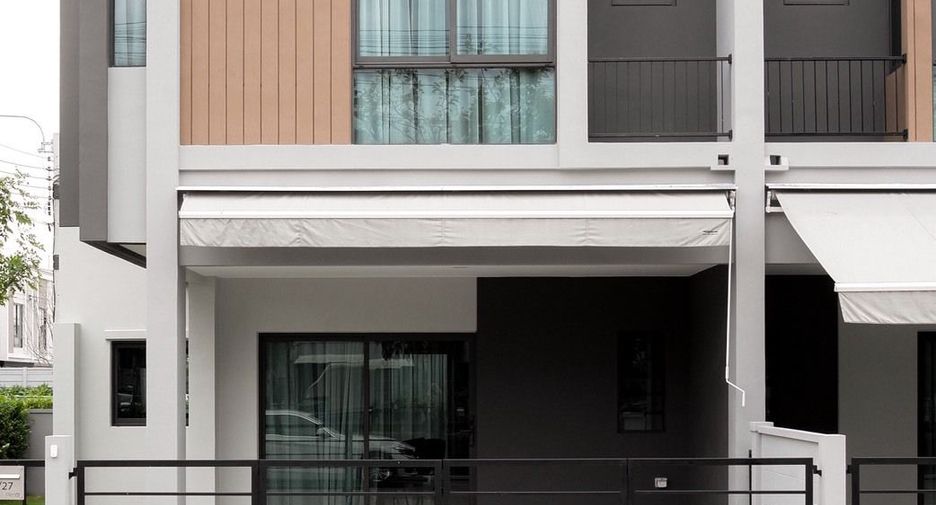 For rent 3 bedrooms townhouse in Bang Phli, Samut Prakan
