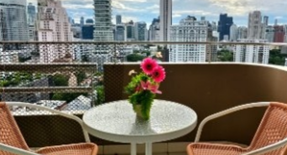 For rent 2 bedrooms condo in Watthana, Bangkok