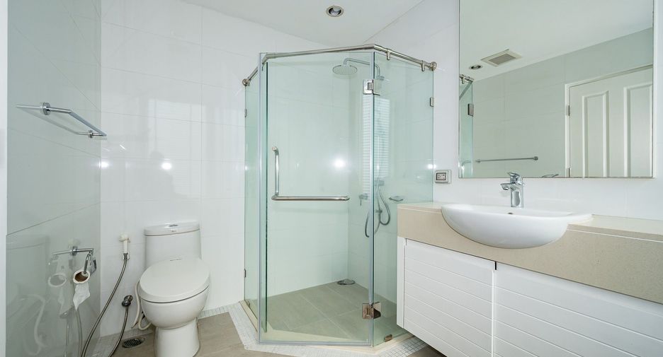 For rent 2 ベッドルーム condo in Khlong Toei, Bangkok
