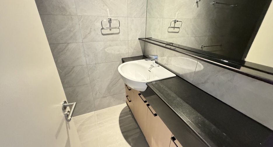 For rent 3 bedrooms apartment in Sathon, Bangkok