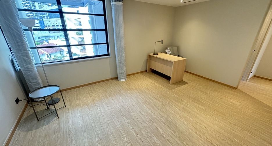For rent 3 bedrooms apartment in Sathon, Bangkok