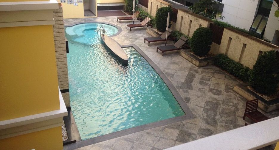 For rent 2 bedrooms condo in Khlong Toei, Bangkok