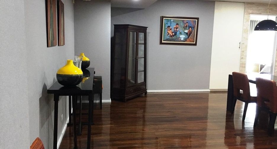 For rent 2 bedrooms condo in Khlong Toei, Bangkok