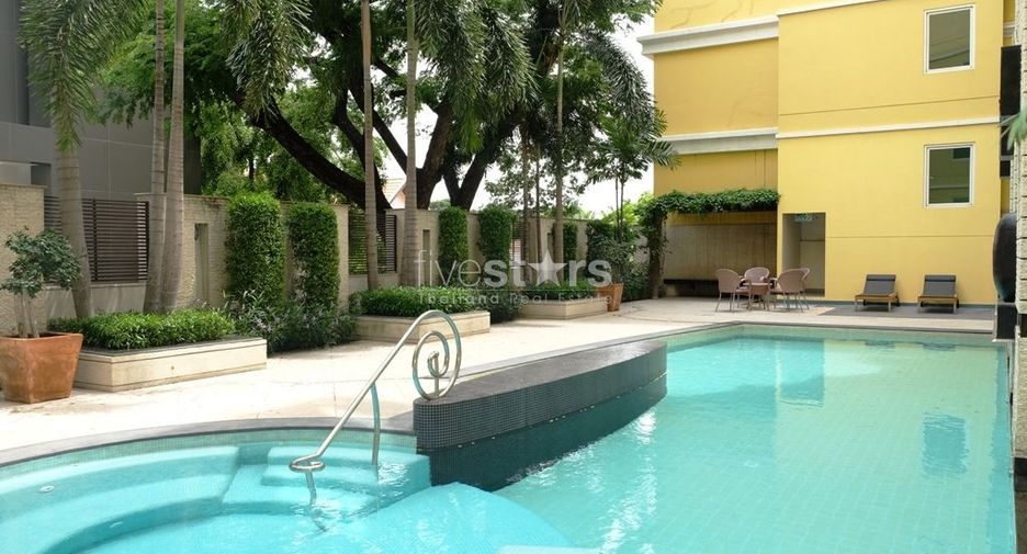 For rent 2 bedrooms condo in Khlong Toei, Bangkok