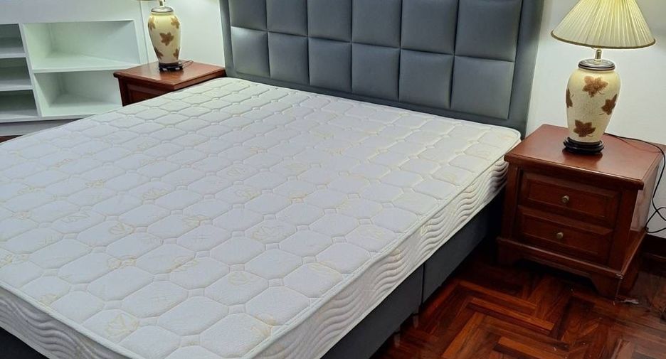 For rent 3 bedrooms condo in Khlong Toei, Bangkok