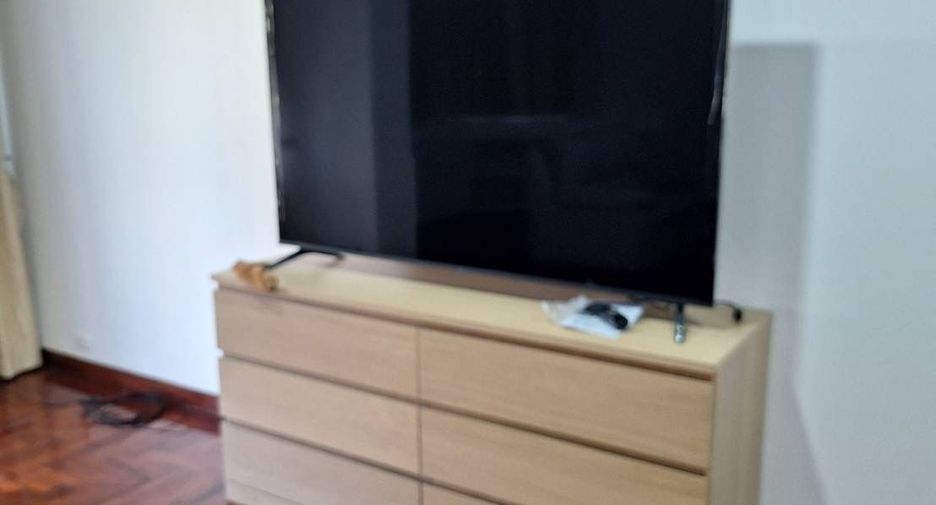 For rent 3 bedrooms condo in Khlong Toei, Bangkok