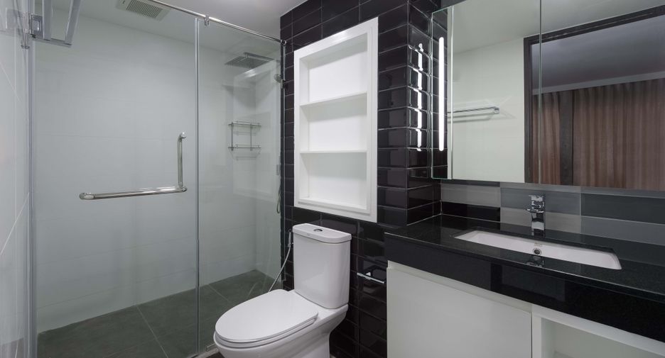 For rent 2 bedrooms condo in Khlong Toei, Bangkok