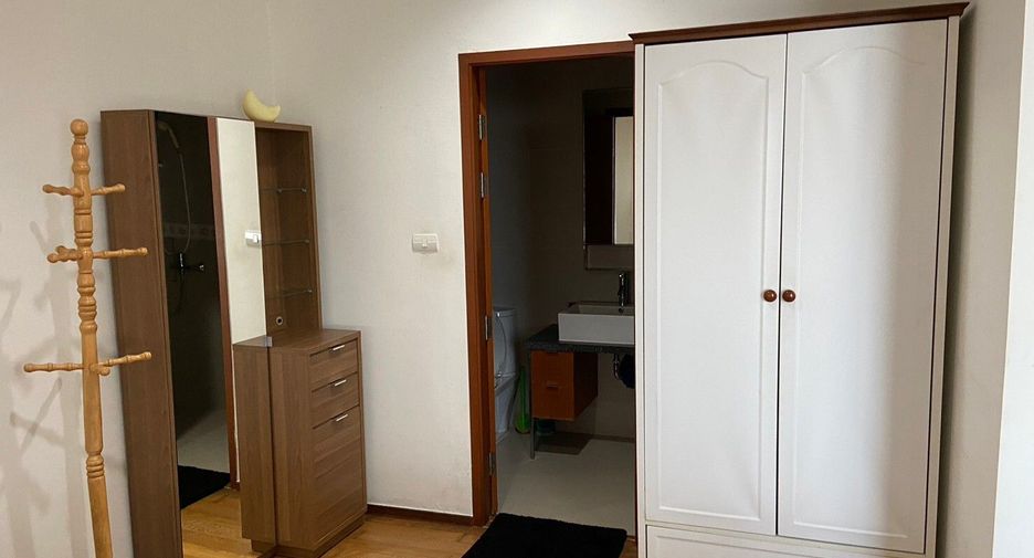 For rent studio condo in Khlong San, Bangkok