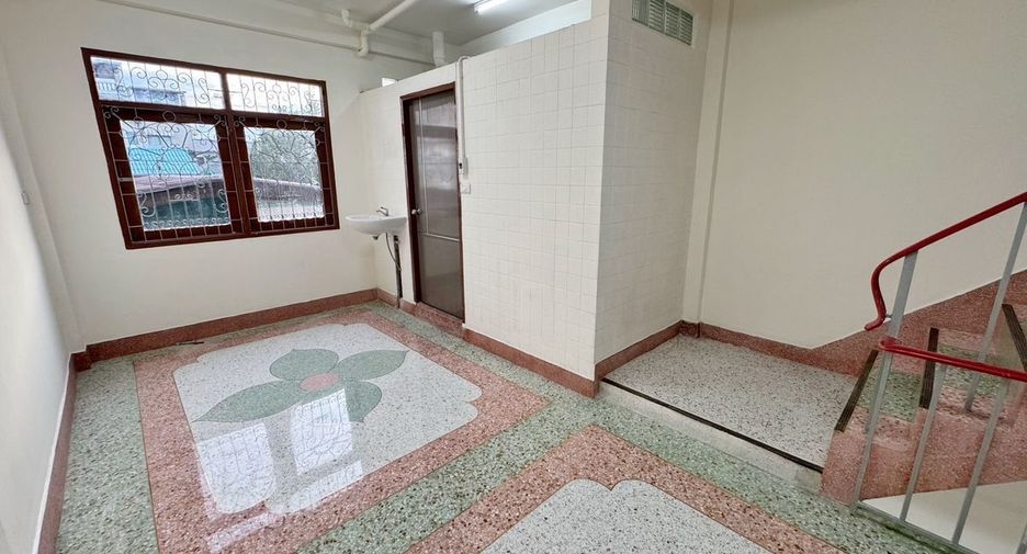 For sale retail Space in Thon Buri, Bangkok
