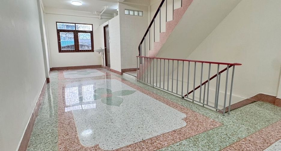For sale retail Space in Thon Buri, Bangkok
