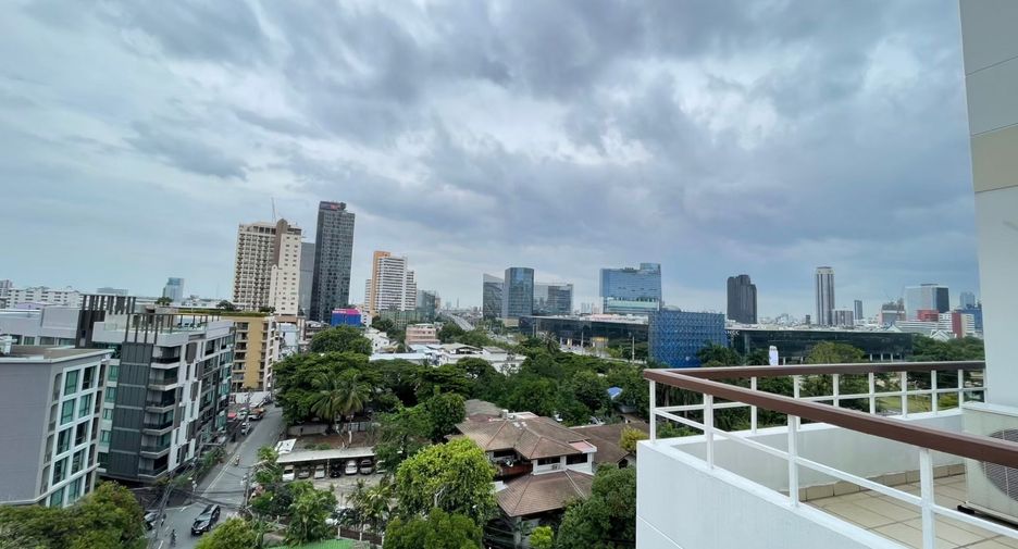 For rent 2 bedrooms condo in Khlong Toei, Bangkok