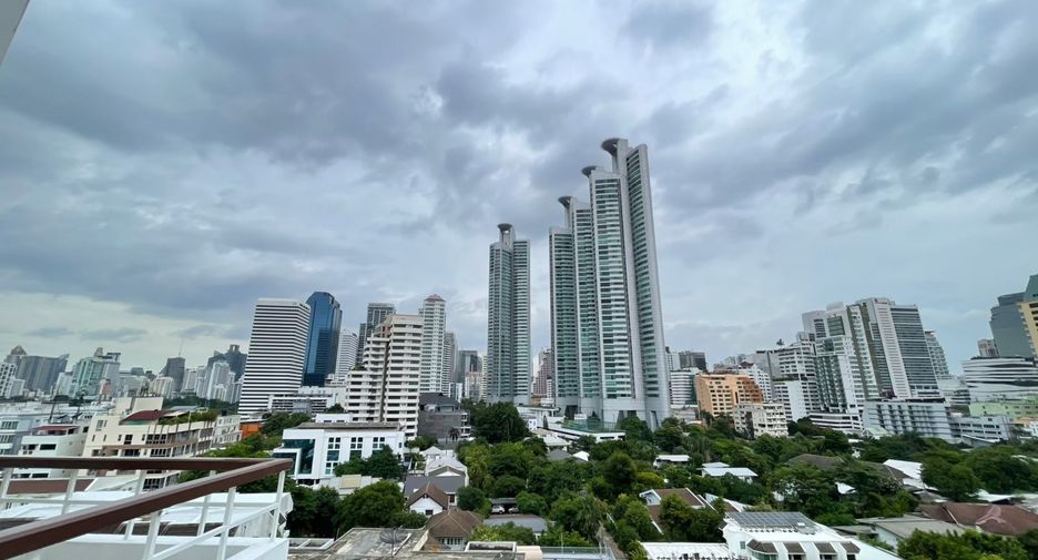 For rent 2 bedrooms condo in Khlong Toei, Bangkok