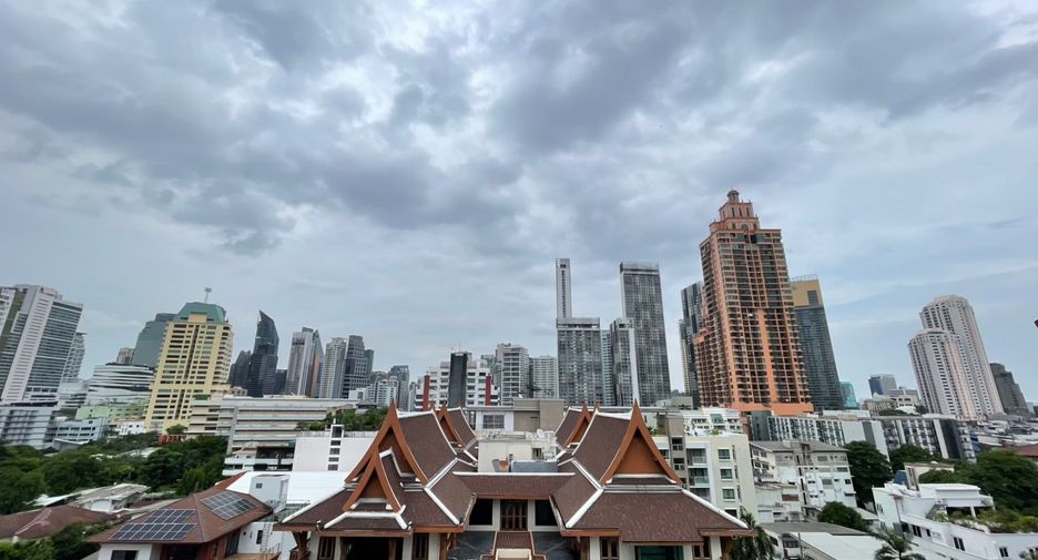 For rent 2 bedrooms condo in Khlong Toei, Bangkok