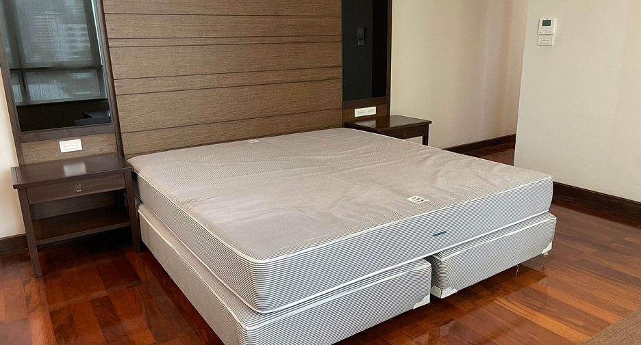 For rent 2 bedrooms apartment in Watthana, Bangkok