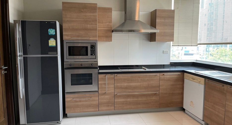 For rent 2 bedrooms apartment in Watthana, Bangkok