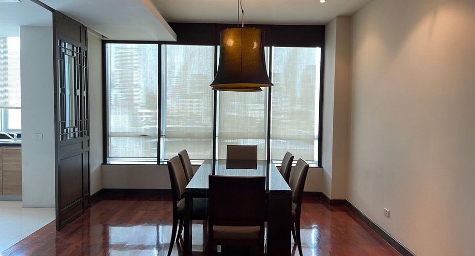 For rent 2 bedrooms apartment in Watthana, Bangkok
