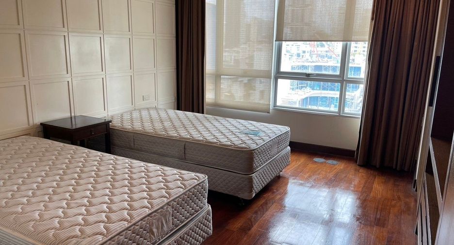 For rent 2 bedrooms apartment in Watthana, Bangkok