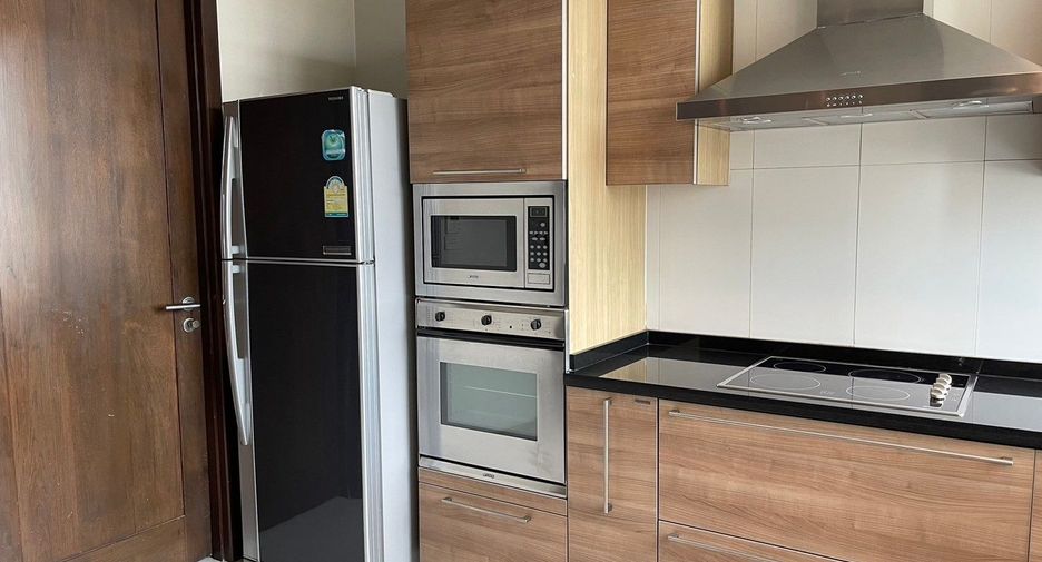 For rent 2 bedrooms apartment in Watthana, Bangkok