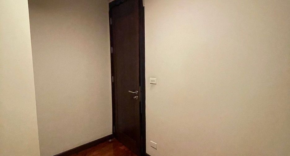 For rent 2 bedrooms apartment in Watthana, Bangkok