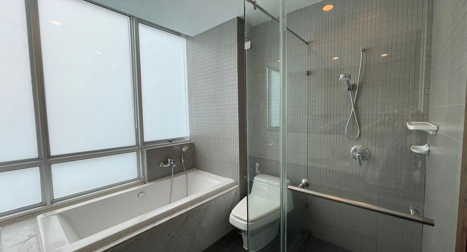 For rent 2 bedrooms apartment in Watthana, Bangkok