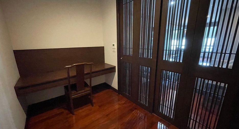 For rent 2 bedrooms apartment in Watthana, Bangkok