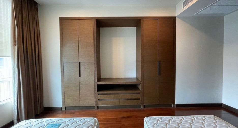 For rent 2 bedrooms apartment in Watthana, Bangkok