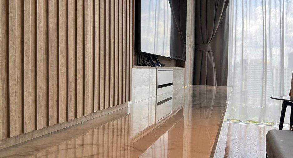 For rent 2 bedrooms condo in Khlong Toei, Bangkok