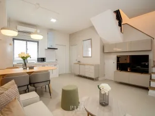 Casa en alquiler de 3 habitaciones en Bang Phli, Samut Prakan