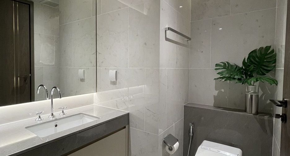 For rent 1 bed condo in Pathum Wan, Bangkok