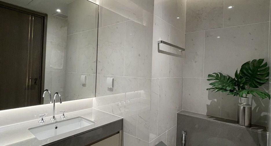 For rent 1 bed condo in Pathum Wan, Bangkok