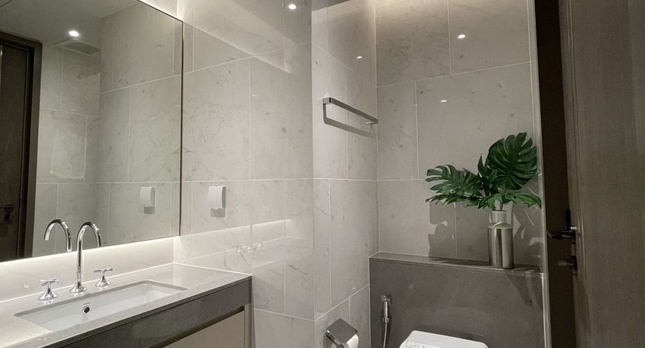 For rent 1 bed condo in Pathum Wan, Bangkok