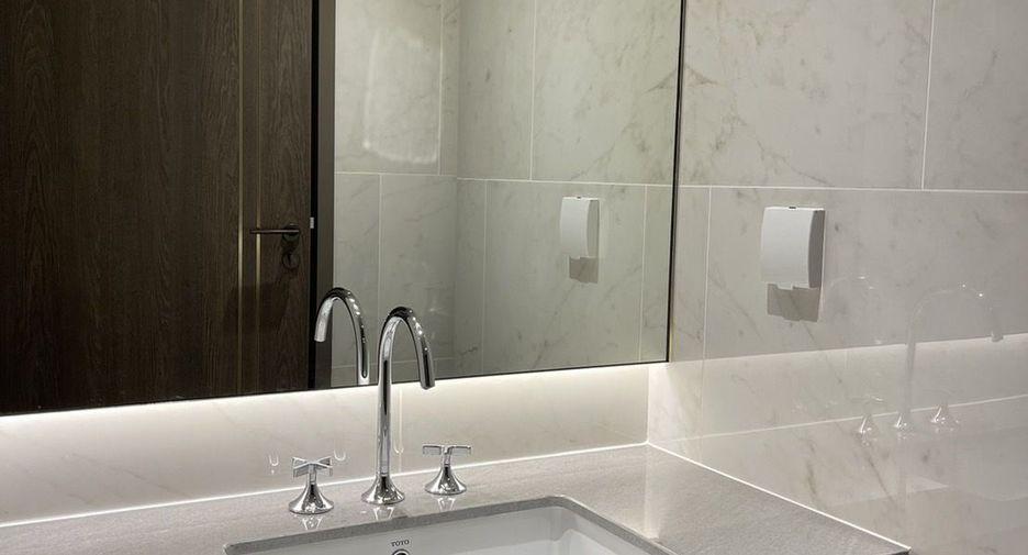 For rent 1 bed condo in Pathum Wan, Bangkok