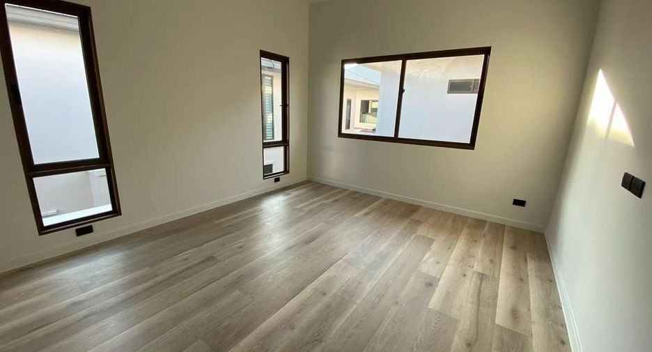 Casa en venta de 4 habitaciones en Bang Kapi, Bangkok