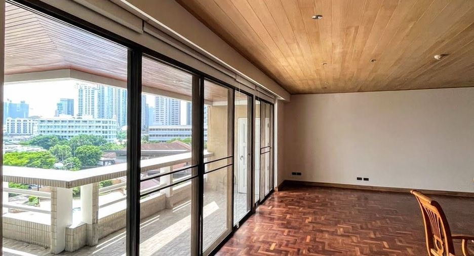 For rent 3 bedrooms condo in Khlong Toei, Bangkok