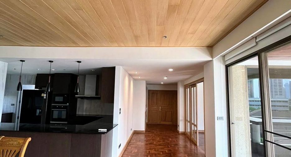 For rent 3 bedrooms condo in Khlong Toei, Bangkok