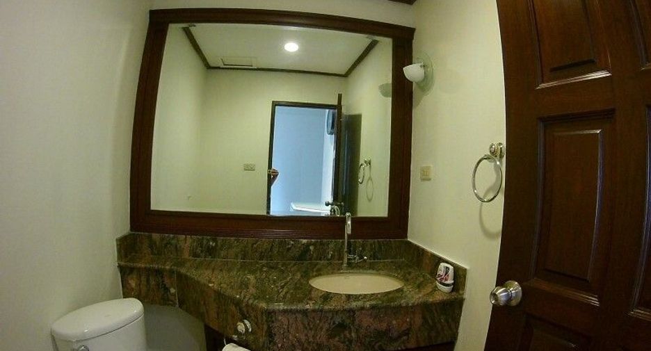 For rent 3 bedrooms condo in Watthana, Bangkok