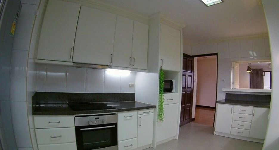 For rent 3 bedrooms condo in Watthana, Bangkok