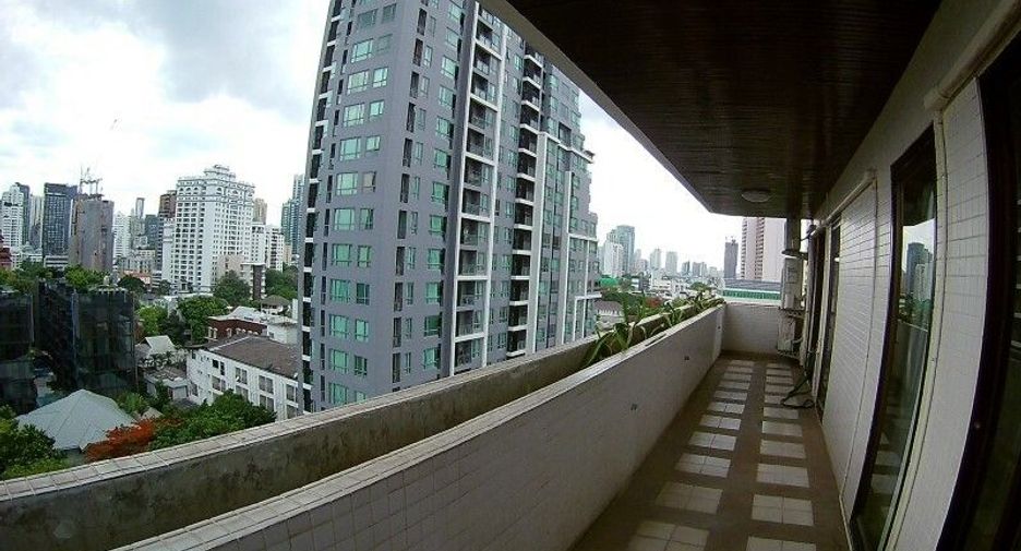 For rent 3 bedrooms condo in Watthana, Bangkok