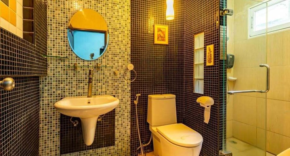 For sale 5 bedrooms house in Suan Luang, Bangkok