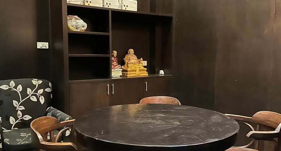For sale 5 bedrooms house in Suan Luang, Bangkok